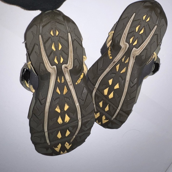 Teva Sandals - Gray and Yellow used - Picture 4 of 4